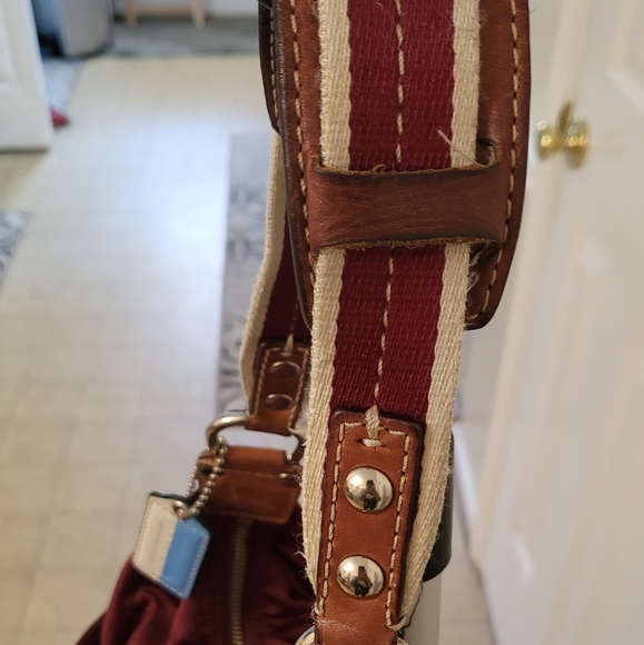 Pre-Owned Coach Hampton Weekend Merlot Shoulder Bag - Picture 9 of 16